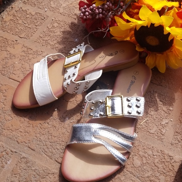 Sandals - Picture 2 of 3